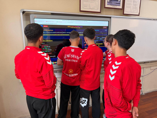 Gümüşhane Kodluyor: Akıllı Tahtalarda Eş Zamanlı Algoritma Maratonu- Gümüşhane Spor Lisesi